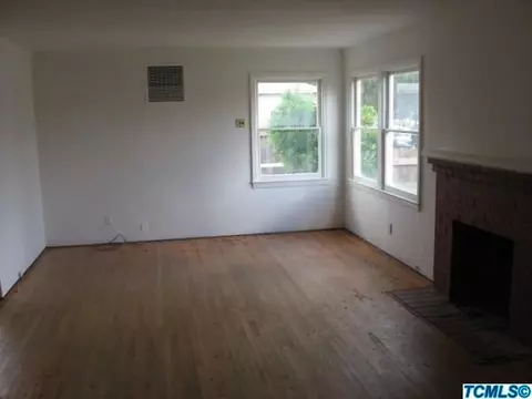 717 Elm St, Hanford, CA 93230 photo 5