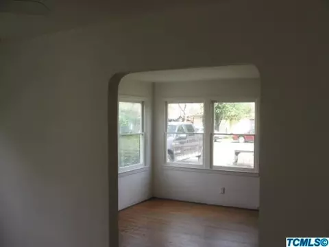 717 Elm St, Hanford, CA 93230 photo 9