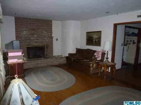 941 E Academy Ave, Tulare, CA 93274 photo 3