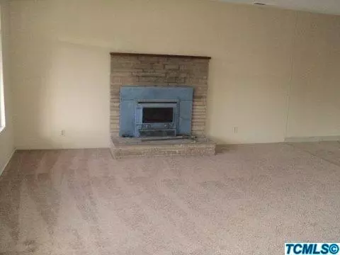 602 E Sequoia Ave, Visalia, CA 93292 photo 2