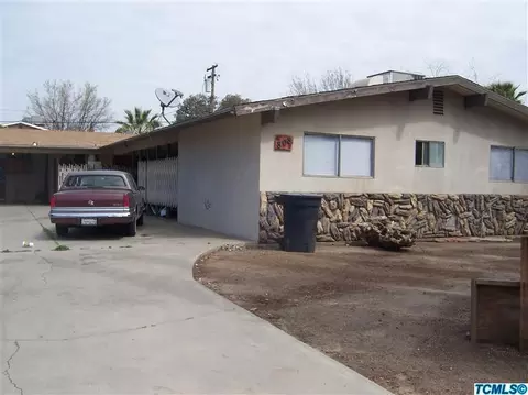 808 E Kaweah Ave, Visalia, CA 93292 photo 1