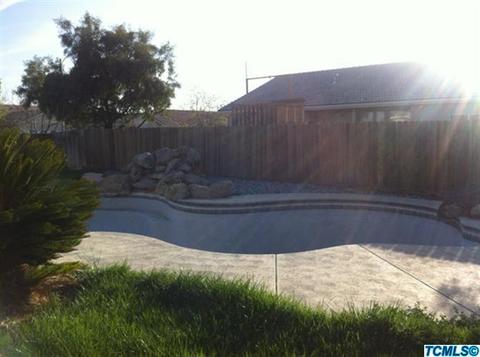 573 Puffin Ln, Lemoore, CA 93245 photo 2