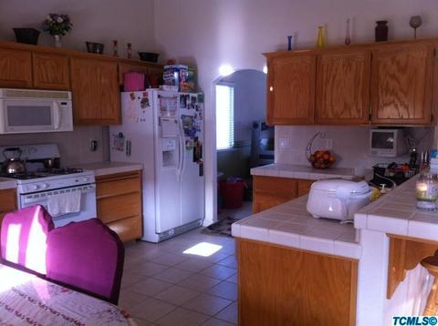 573 Puffin Ln, Lemoore, CA 93245 photo 9