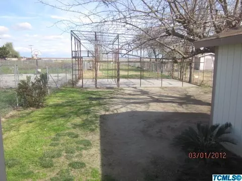 902 Walnut St, Pixley, CA 93256 photo 8