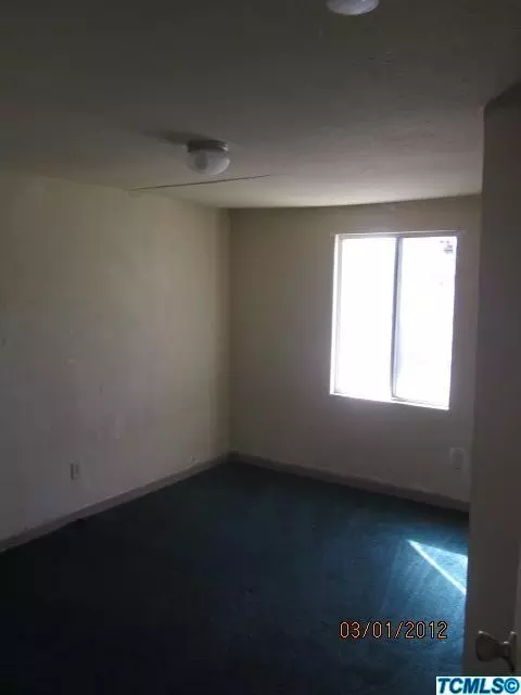 902 Walnut St, Pixley, CA 93256 photo 4
