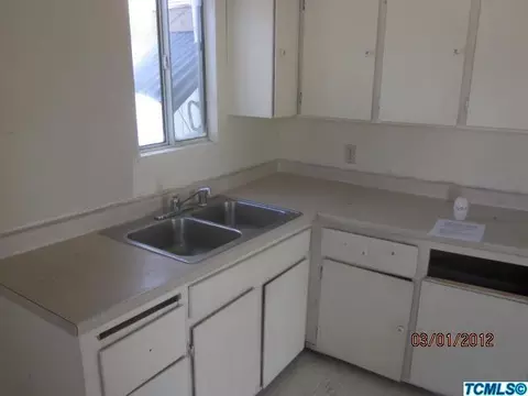 902 Walnut St, Pixley, CA 93256 photo 7