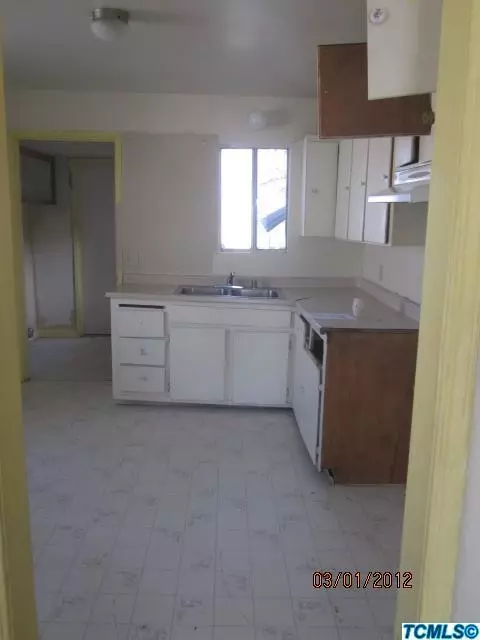 902 Walnut St, Pixley, CA 93256 photo 3