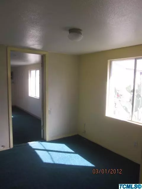 902 Walnut St, Pixley, CA 93256 photo 5