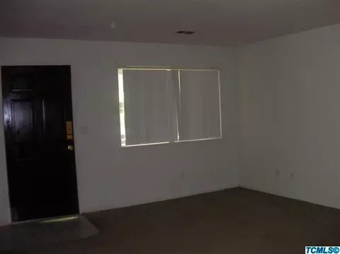 820 E Willow Ave, Porterville, CA 93257 photo 3