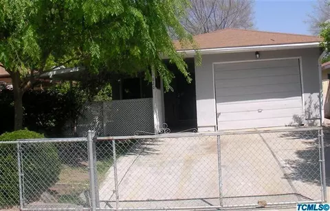 820 E Willow Ave, Porterville, CA 93257 photo 1
