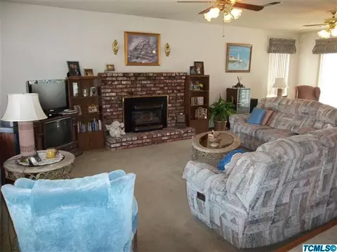 111 E Beech Ave, Visalia, CA 93277 photo 2