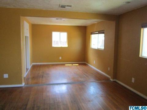 633 W Iris Ave, Visalia, CA 93277 photo 6