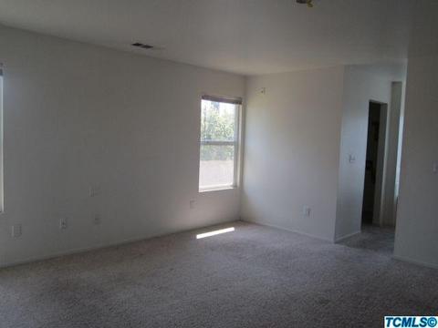 633 W Iris Ave, Visalia, CA 93277 photo 7