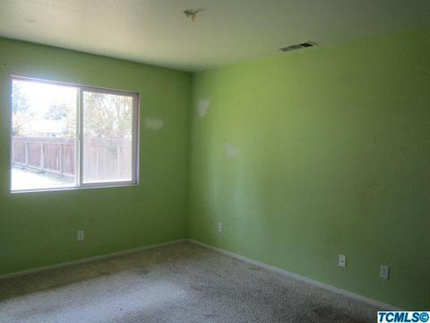 633 W Iris Ave, Visalia, CA 93277 photo 10
