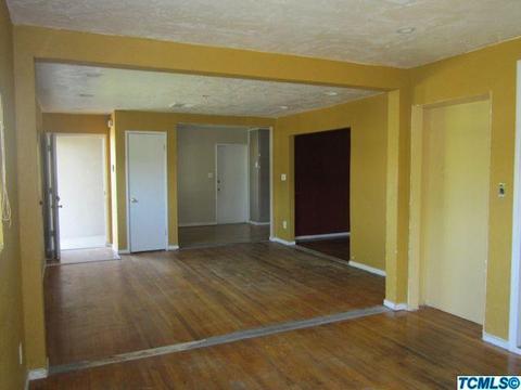 633 W Iris Ave, Visalia, CA 93277 photo 11
