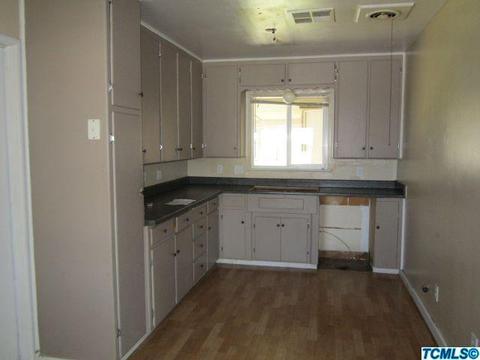 633 W Iris Ave, Visalia, CA 93277 photo 5