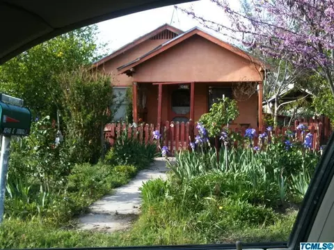 1046 E Douglas Ave, Visalia, CA 93292 photo 1
