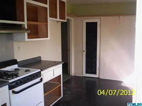 905 Austin St, Madera, CA 93638 photo 3