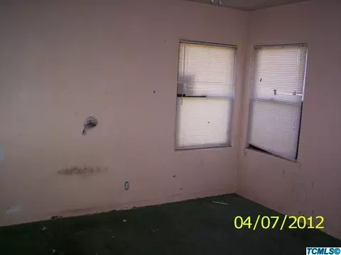 905 Austin St, Madera, CA 93638 photo 5