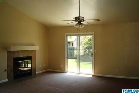 1909 E Roosevelt Ct, Visalia, CA 93292 photo 2