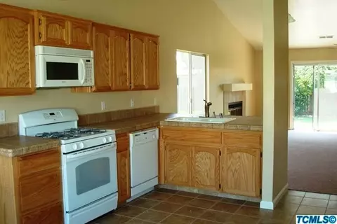 1909 E Roosevelt Ct, Visalia, CA 93292 photo 5