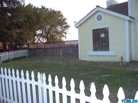 641 Alpha St, Tulare, CA 93274 photo 2