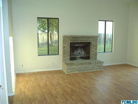 641 Alpha St, Tulare, CA 93274 photo 5