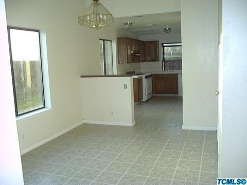 641 Alpha St, Tulare, CA 93274 photo 6