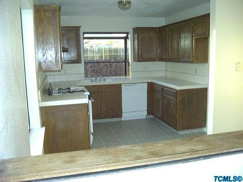 641 Alpha St, Tulare, CA 93274 photo 4