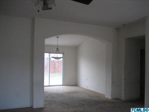 1416 Monarch Dr, Lemoore, CA 93245 photo 3
