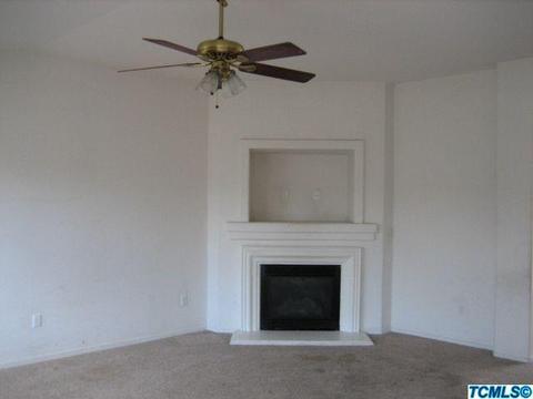 1416 Monarch Dr, Lemoore, CA 93245 photo 2