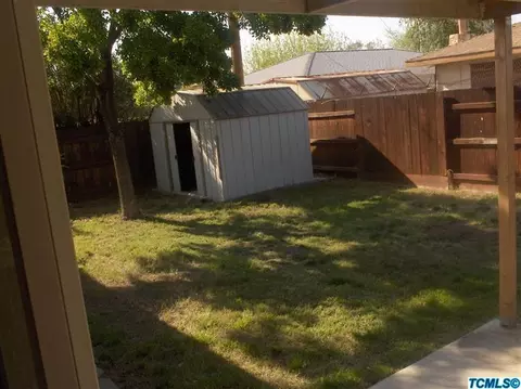 950 Cypress Ln, Lemoore, CA 93245 photo 6