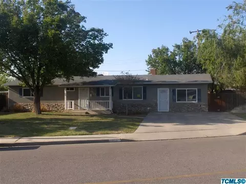 950 Cypress Ln, Lemoore, CA 93245 photo 1