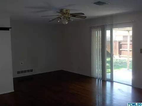 950 Cypress Ln, Lemoore, CA 93245 photo 3