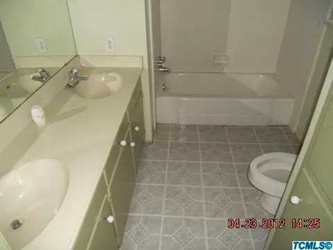 1228 S Mountain St, Visalia, CA 93277 photo 8