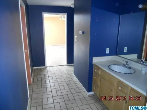 1228 S Mountain St, Visalia, CA 93277 photo 12