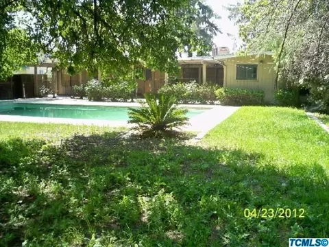 1228 S Mountain St, Visalia, CA 93277 photo 15