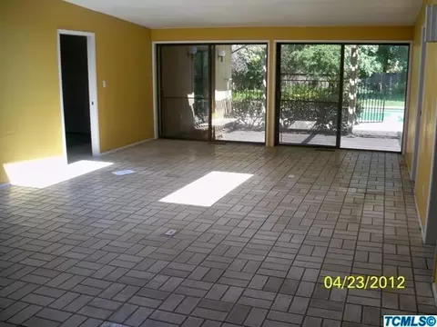 1228 S Mountain St, Visalia, CA 93277 photo 3
