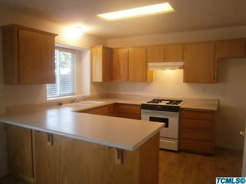 2749 E Mary Ct, Visalia, CA 93292 photo 2
