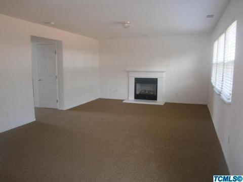 2749 E Mary Ct, Visalia, CA 93292 photo 3