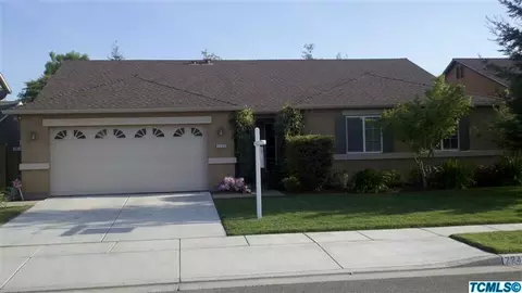 2245 E Chestnut Ct, Visalia, CA 93292 photo 2