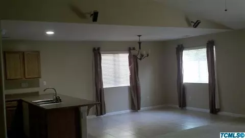 2245 E Chestnut Ct, Visalia, CA 93292 photo 12