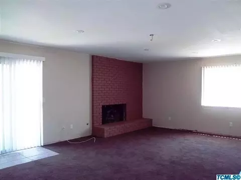356 E Hazelwood Dr, Lemoore, CA 93245 photo 2