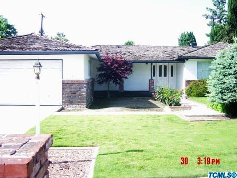 310 E Gannon Dr, Tulare, CA 93274 photo 2