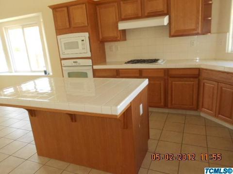 329 E Stanley Ave, Reedley, CA 93654 photo 2