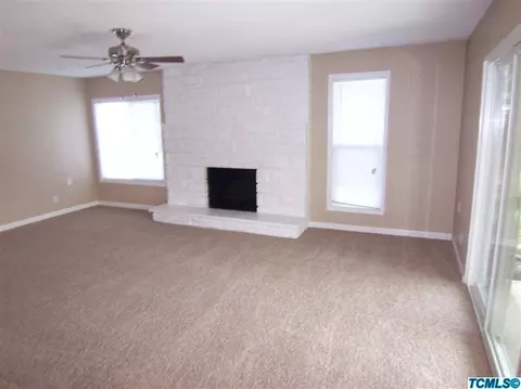 330 E Sandra Ave, Tulare, CA 93274 photo 4