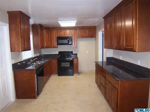 330 E Sandra Ave, Tulare, CA 93274 photo 2
