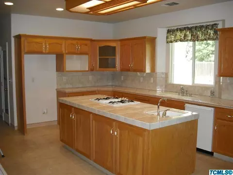 4024 W Iris Ave, Visalia, CA 93277 photo 3