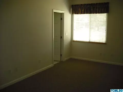 4024 W Iris Ave, Visalia, CA 93277 photo 12
