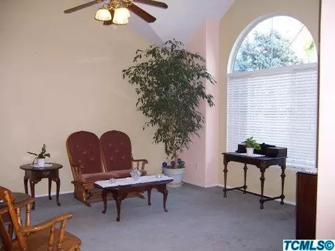 849 N Lebec Ct, Visalia, CA 93292 photo 2